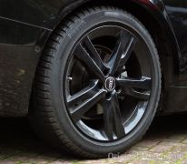 Oldtimer - Kategorie: AUDI - Bild: Audi Q7 mit Kennzeichenhalter Edelstahl  schwarz-glanz + Lasergravur